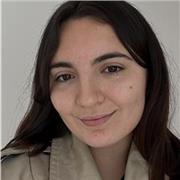 Soy una joven entusiasta, amante de la francofonía y de todas sus culturas, y sobre todo de la enseñanza de esta lengua